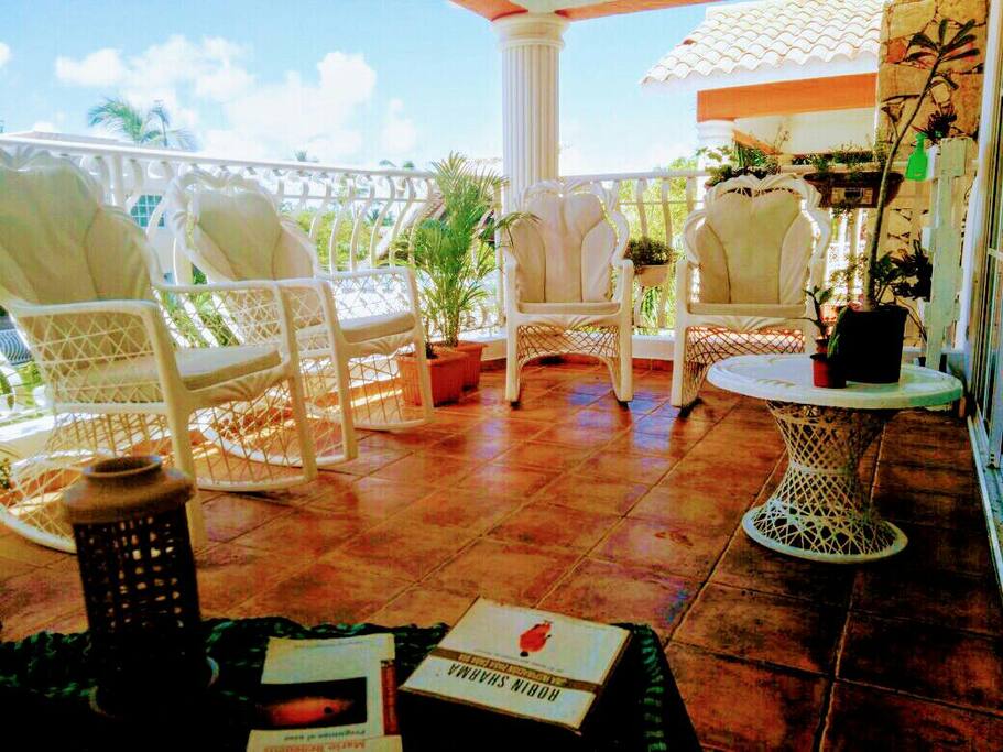 terraza llena de vida