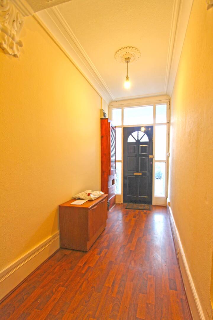 Top 10 Airbnb Vacation Rentals In WestcliffonSea, SouthendonSea