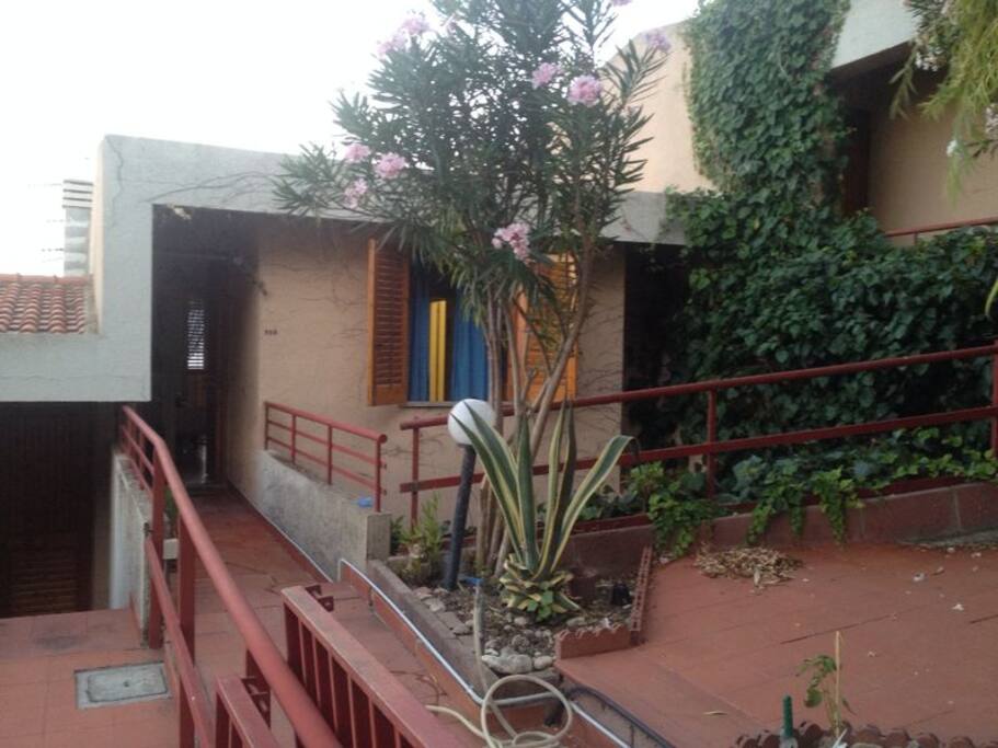 Ingresso e giardinetto