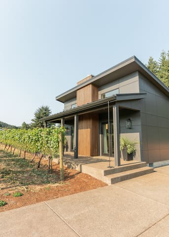 The Vineyard House – Cozy & Modern
