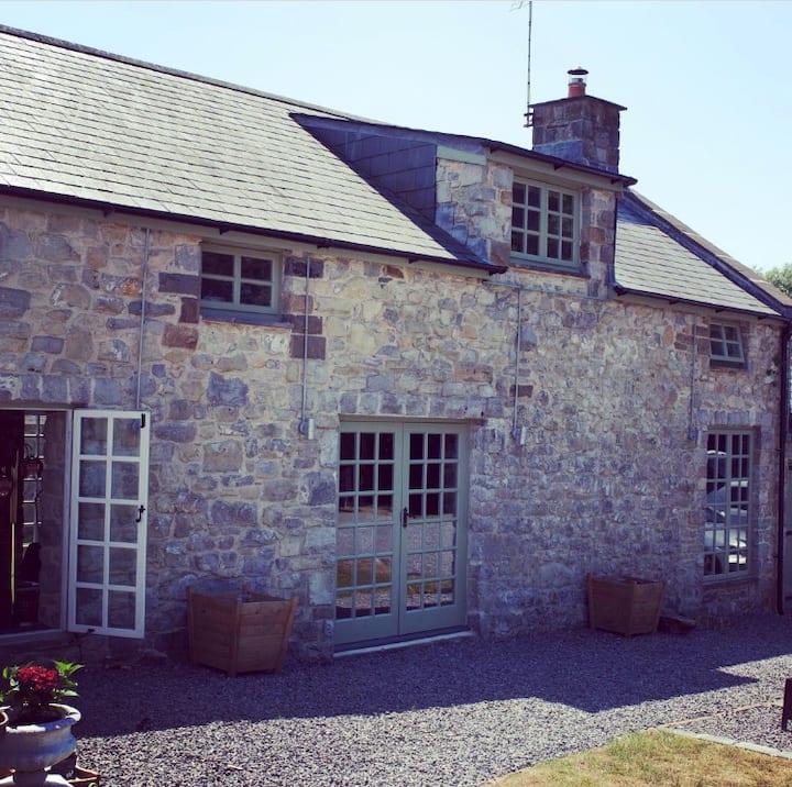 Coastal Grade II Listed Property Barns for Rent in Vale of