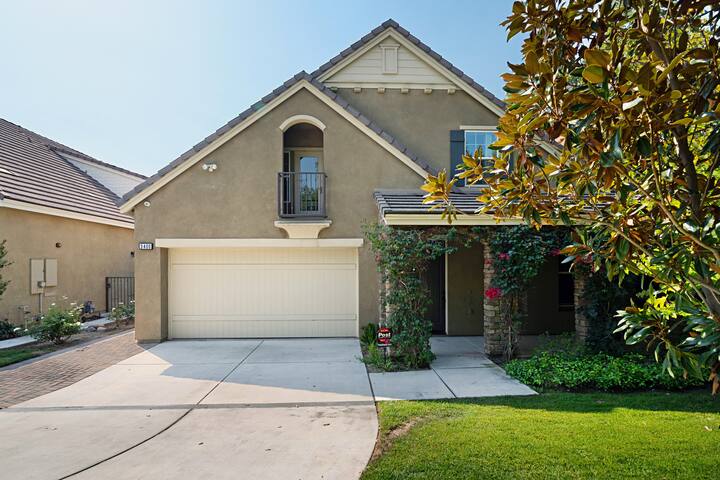 Modern, Private Home in Pasadena, 5 br/4.5 ba gallery image 2