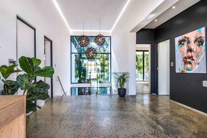 Modern, Exquisite, Relax gallery image 3