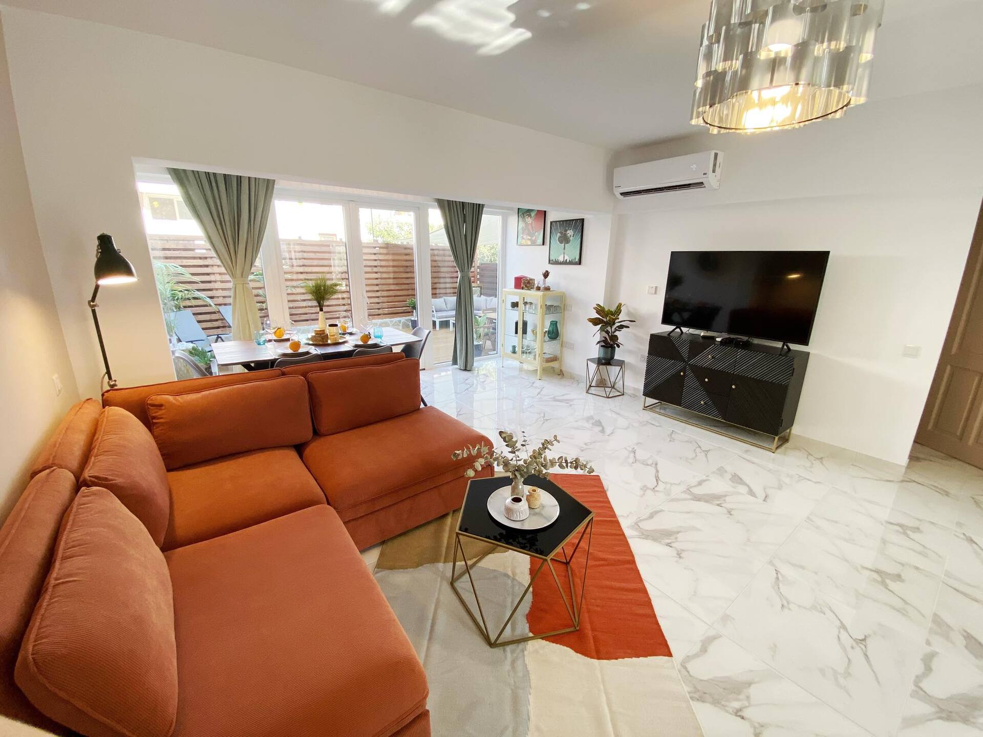 Stay in comfort - luxury 2BDR/2BTHS apt. with deck