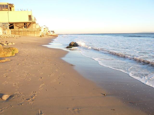 Beachfront 3bdrm 3 ba w/Surfboards gallery image 3