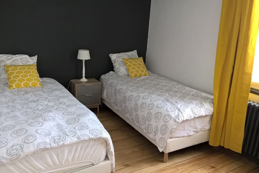 chambre avec 2 lits jumeaux de 90