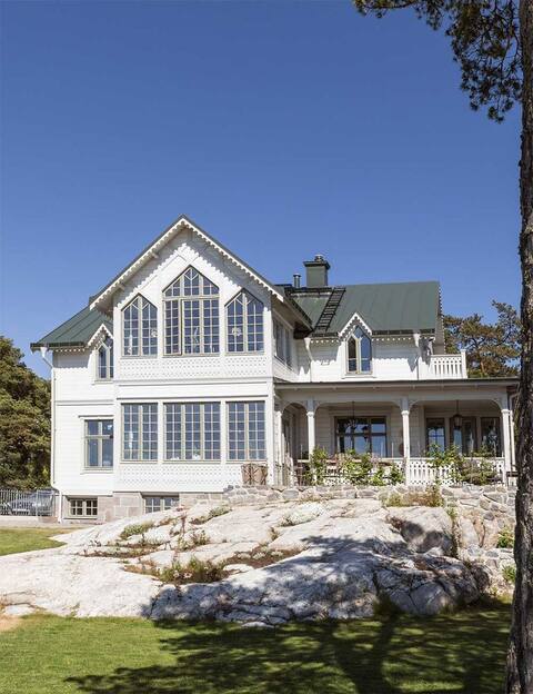Spectacular seaside house