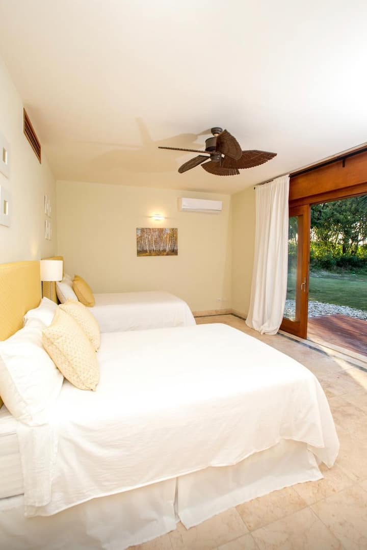 2 SPAVAĆE SOBE U PUNOJ VELIČINI S VRTOM