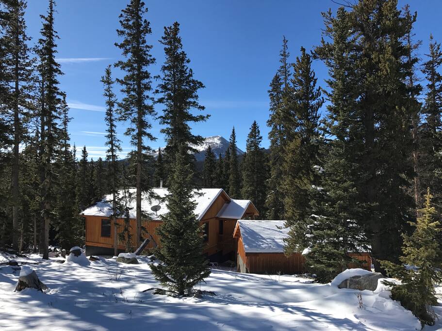 Cabin with Mountain views