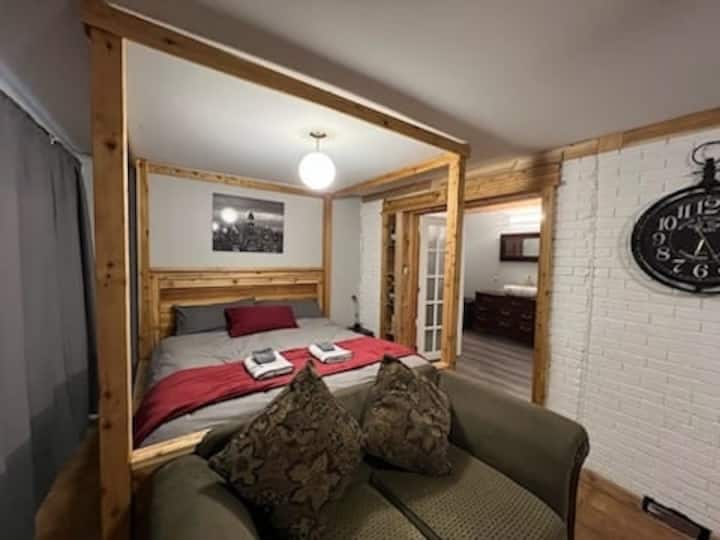 Private Luxury Bachelor Flat - Ottawa