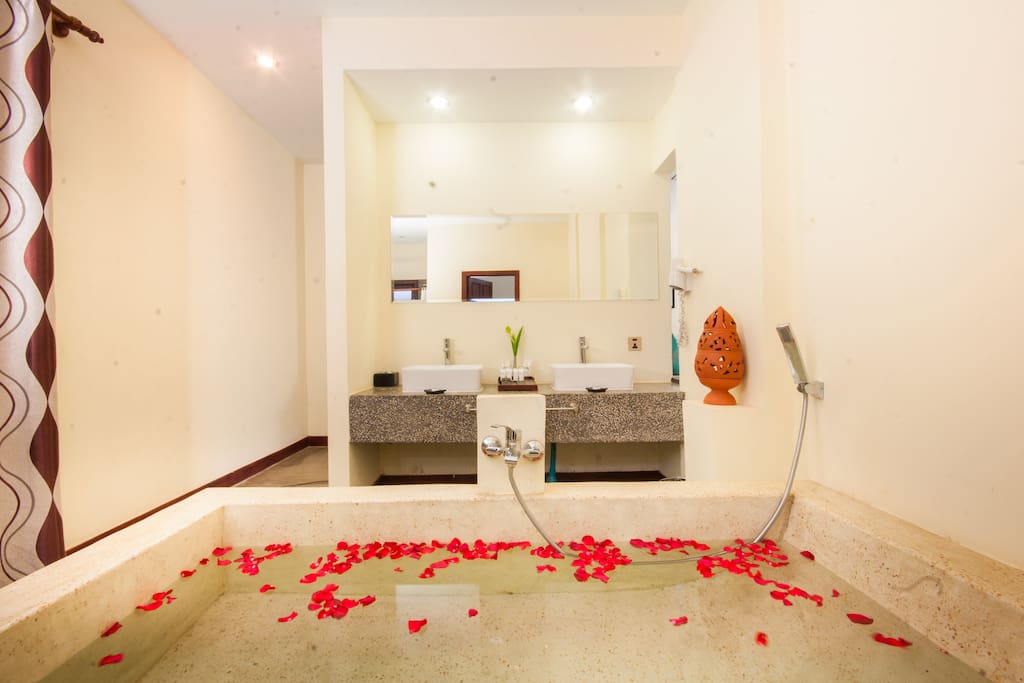 Bathroom - Cabana Spa Suite
