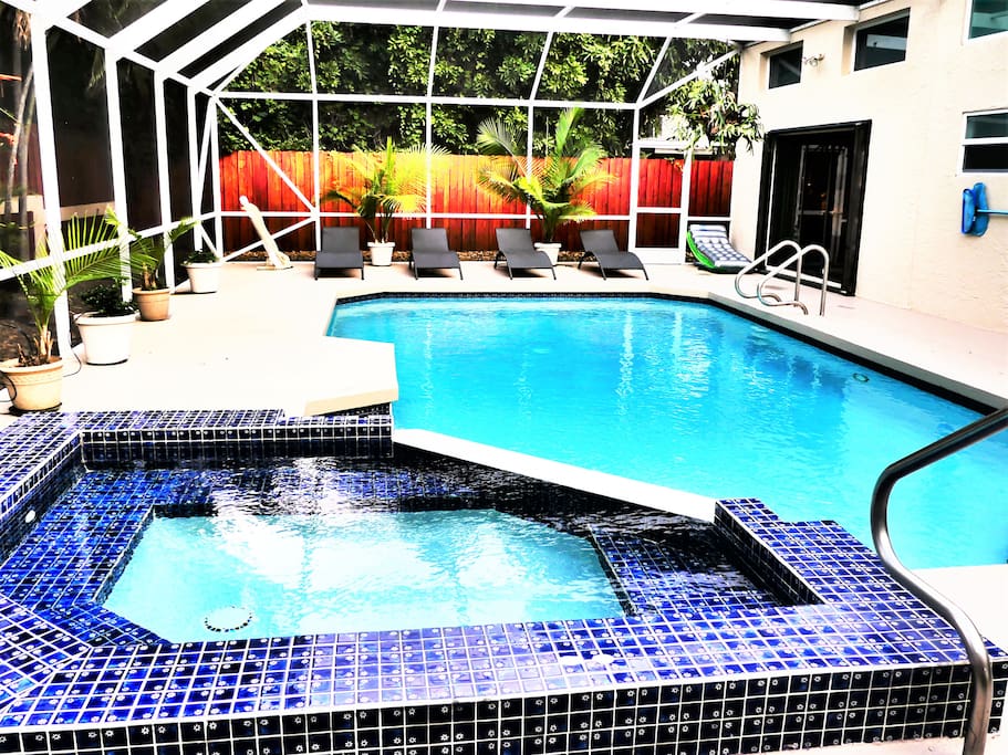 Private Heated Pool & Hot Tub