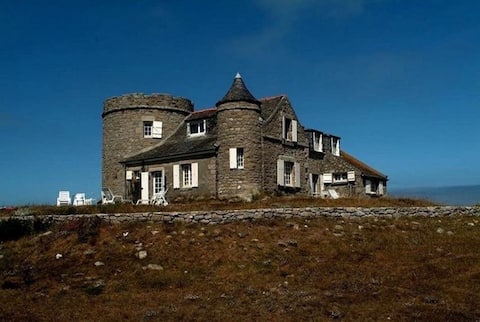 Charming mansion, perched, stunning views