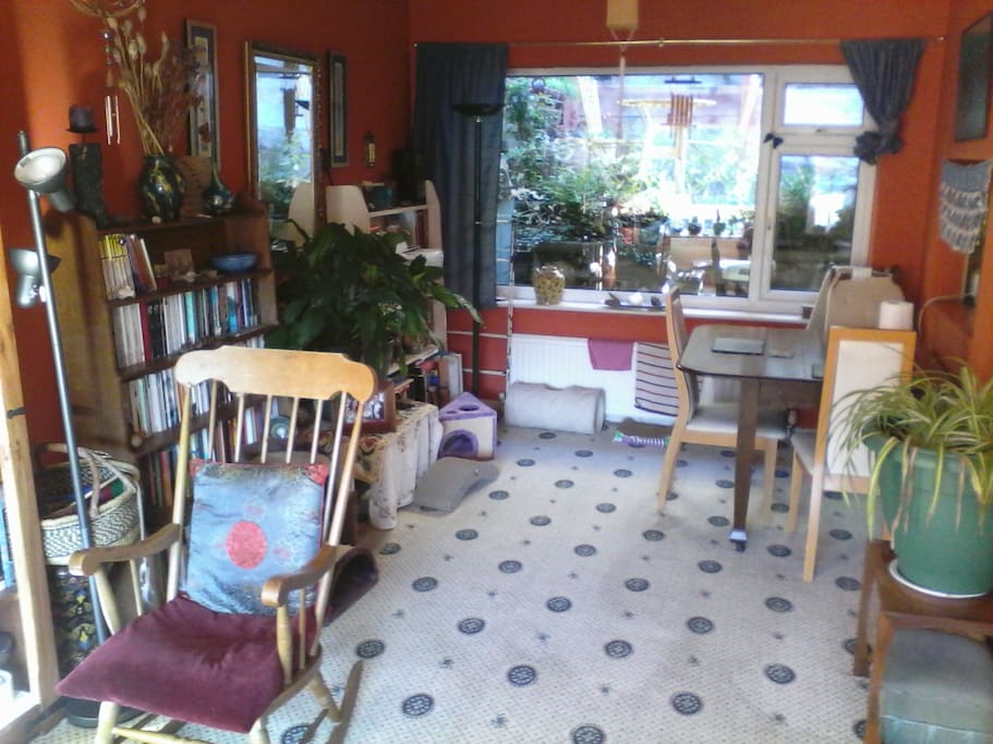 Our spacious living room with lots of books!