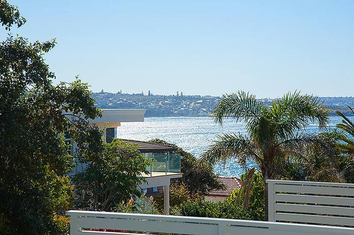 Interior Designed Beach House gallery image 5