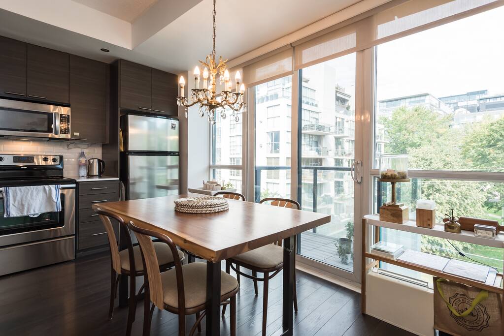 Dining with a view of the park