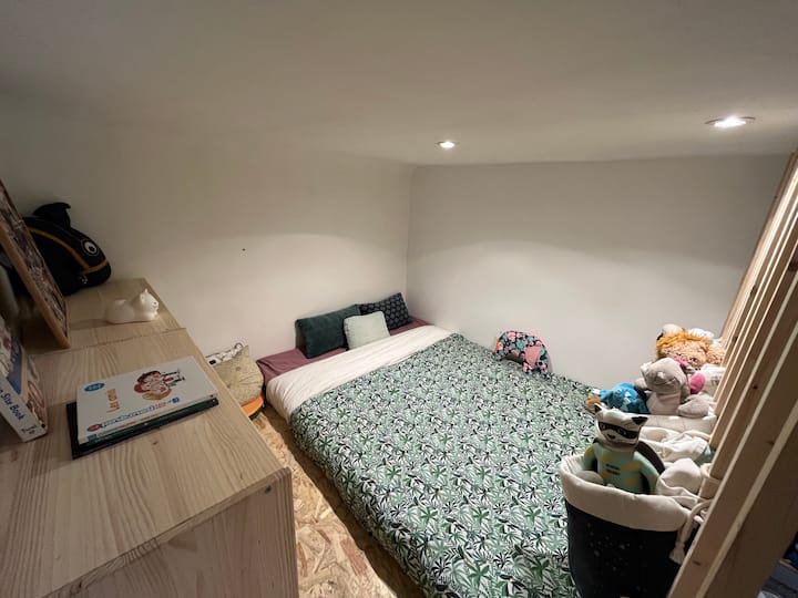 Мезанин над детската соба 