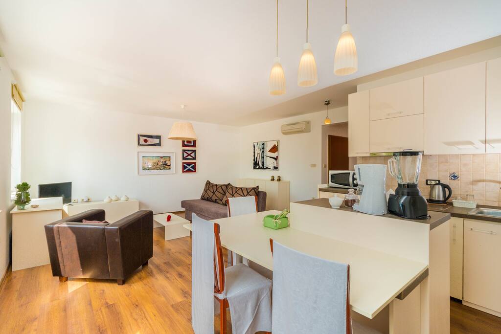 Living / Dining Area