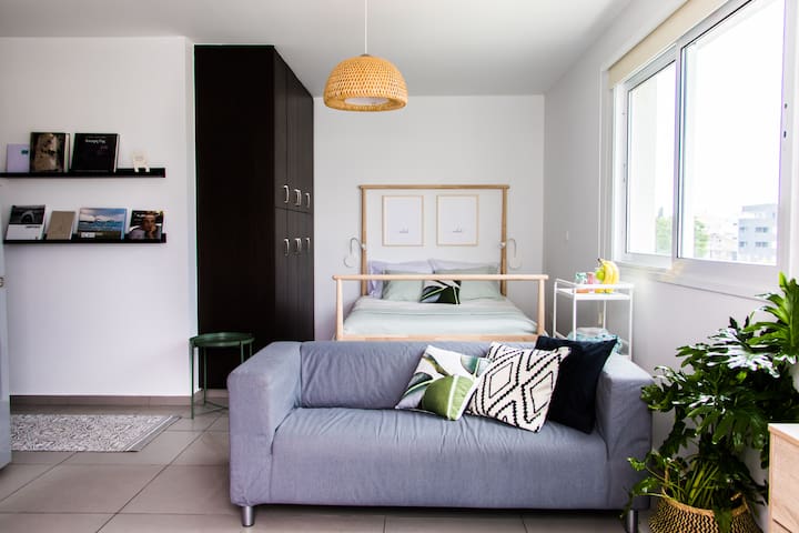 Mr. & Mrs. V Studio || Minimal, Stylish & Cozy