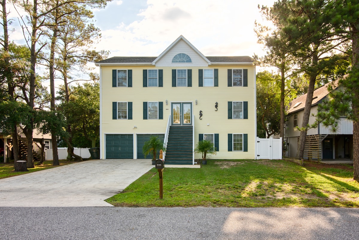 Luxurious 4 BR Family Retreat with Pool