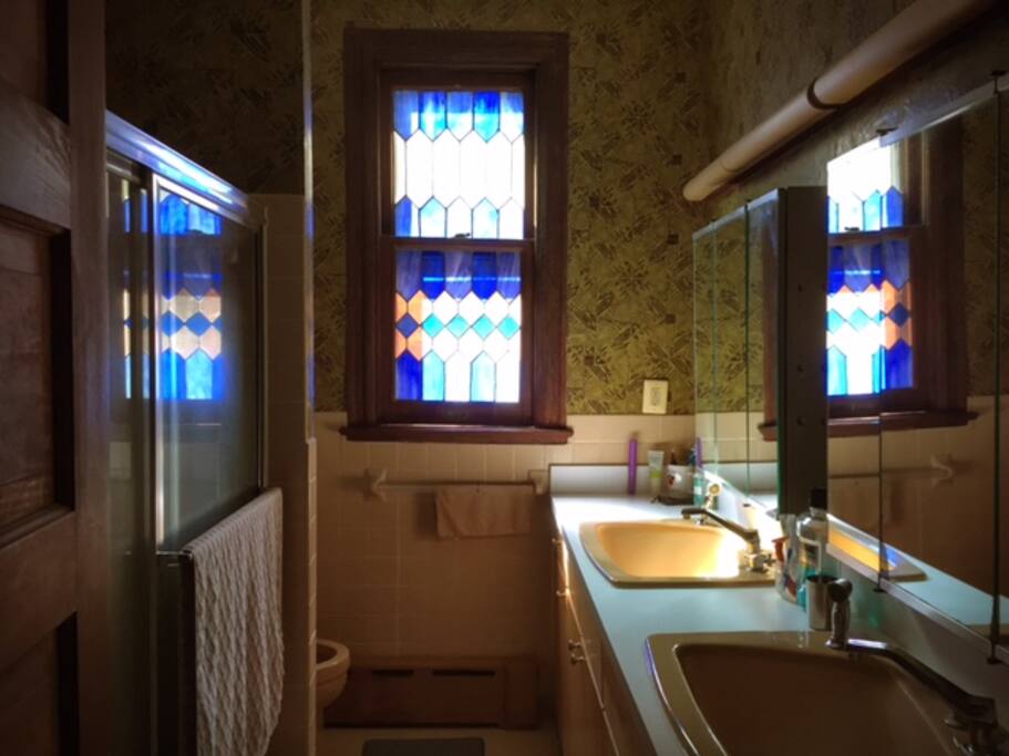 Bathroom for Green Room and Study Suite