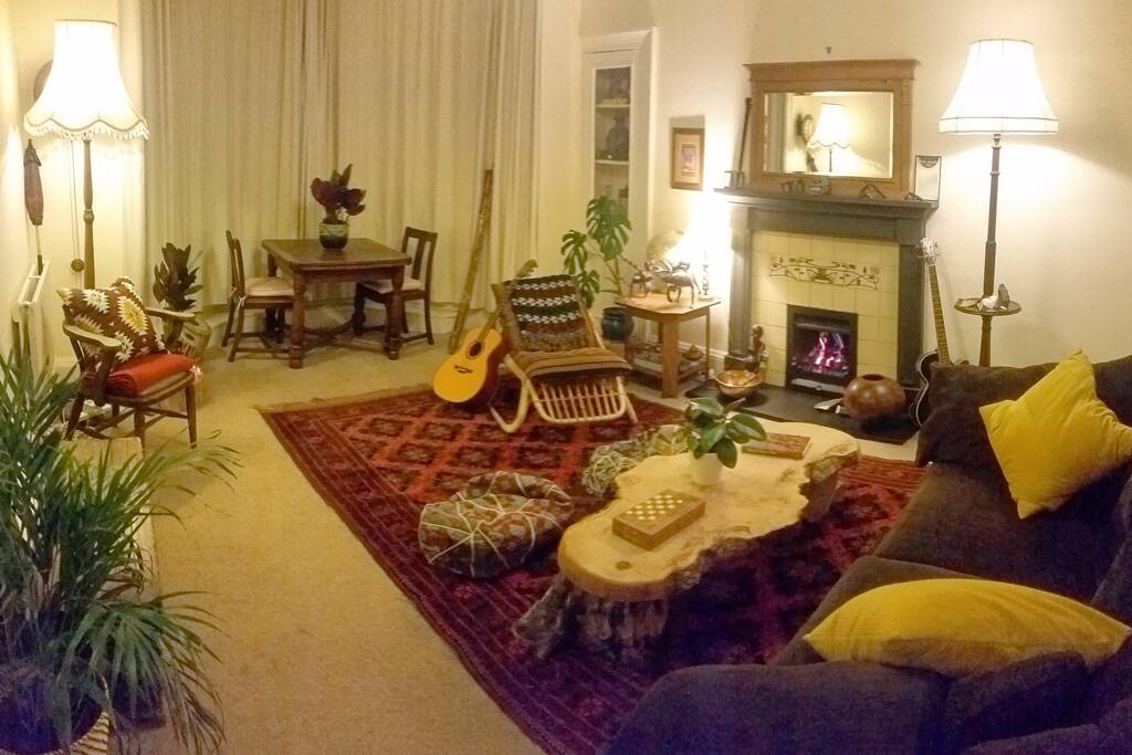 Very cozy south-facing living room which looks straight into the park - so is very peaceful despite being a short walk from the town centre