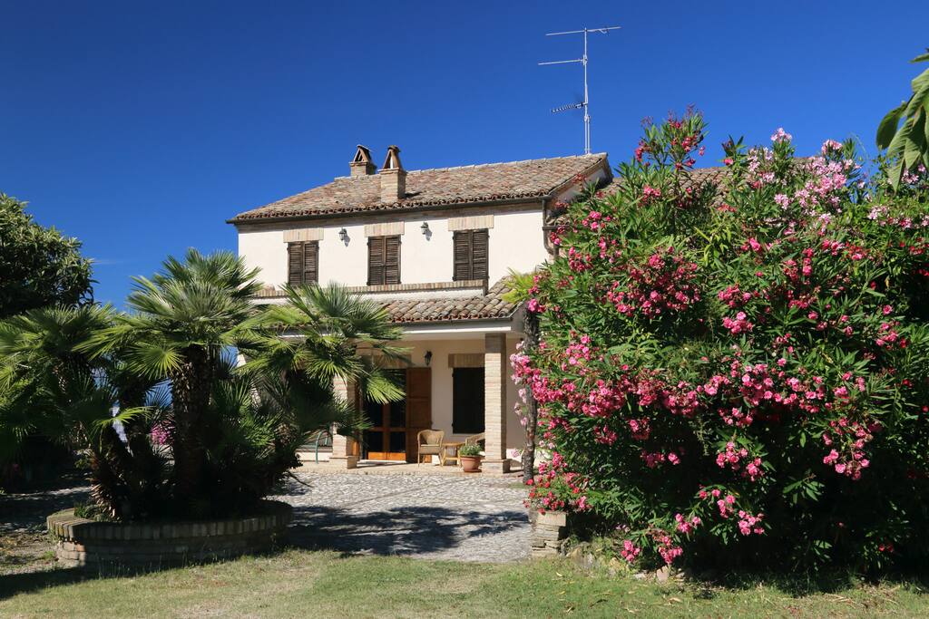 La casa fra gli oleandri