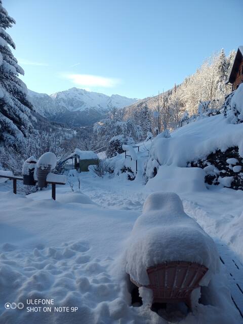 Cottage with mountain views