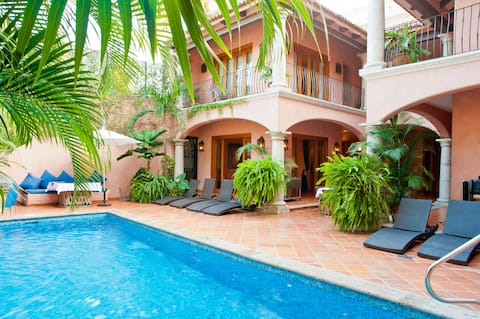 Lux Villa Includes Chef & Staff, Steps to Beach!!