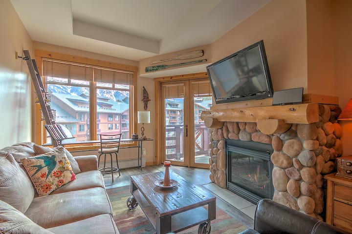 Luxury Vacation Rental Home: Silverthorne, Copper Mountain, Hot Tub, near  skiing, golfing, views, – Summit Luxury Estates