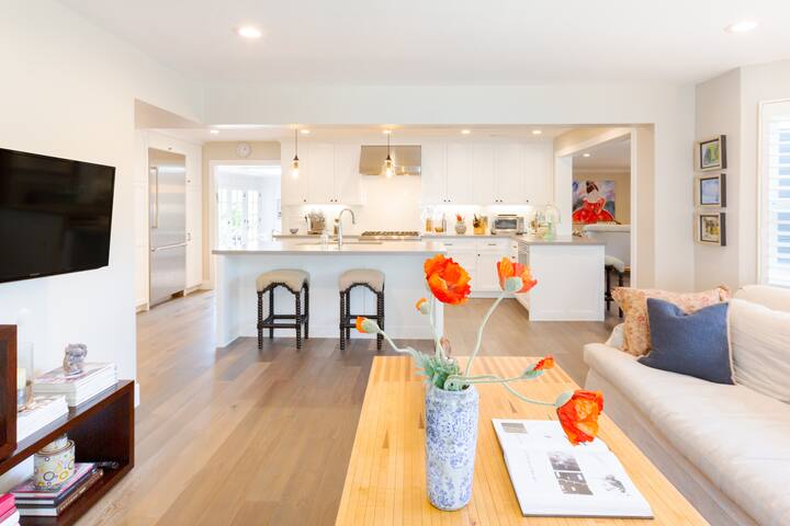 Cape Cod-Style Home near Bird Rock gallery image 3