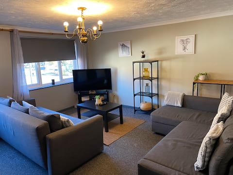 Nailsea 3 bed  Town centre apartment