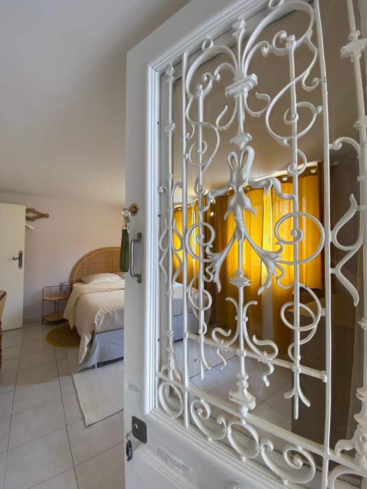 לכיוון שלוות מוחלטת.