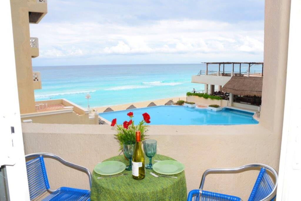 Ocean Front Suite, balcony, kitchen Apartments for Rent in Cancún