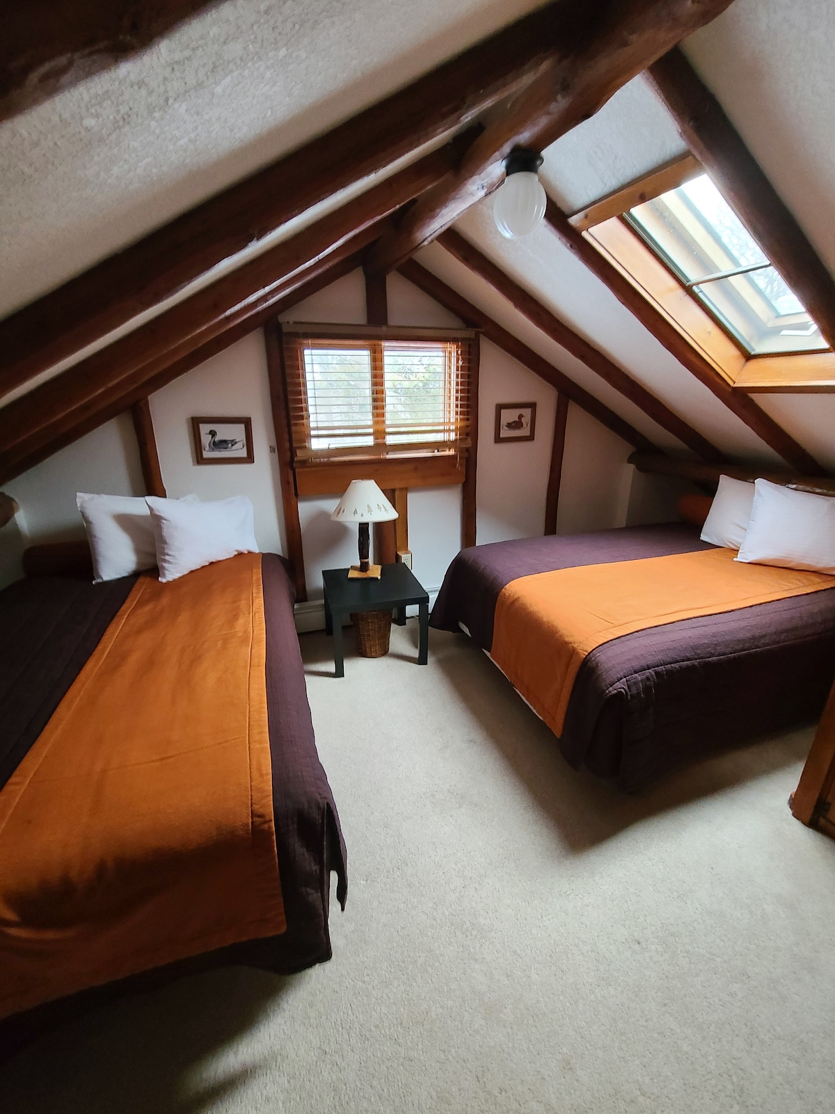 למעלה חדר שינה 3
שתי מיטות כפולות 