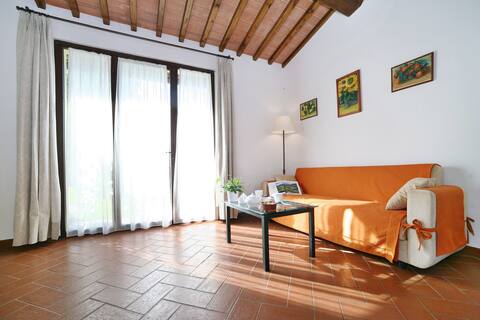 Annuncio Airbnb popolare: Spacious Apartment with Pool and Private Garden a Barberino Tavarnelle