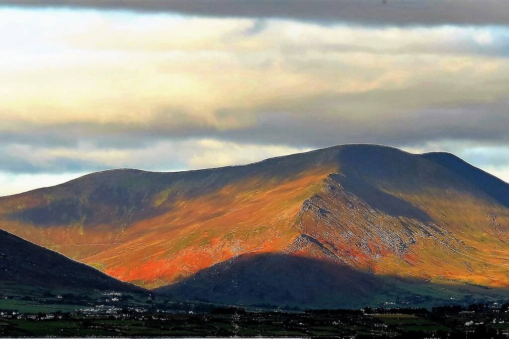 Cnoc na dTobar, 690 m high