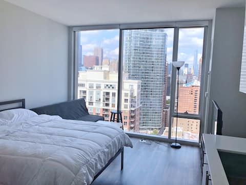 Chicago luxury studio with splendid city view