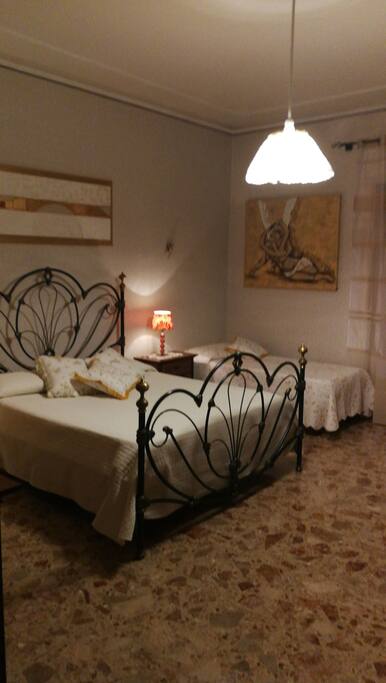 camera da letto matrioniale + letto singolo