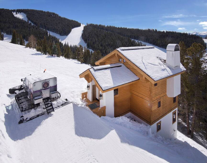 Welcome to the spacious and luxurious Game Creek Chalet!