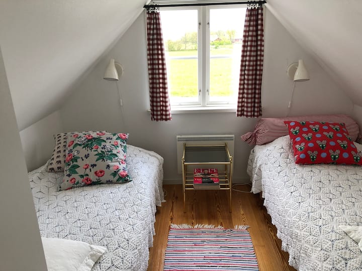 Dormitorio con 2 camas individuales