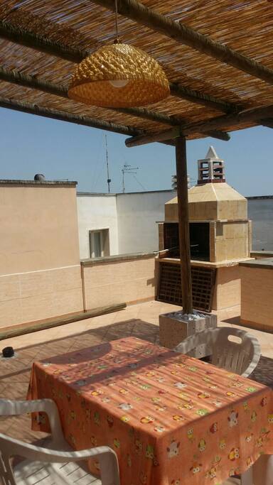 terrazzo con tettoia e barbecue