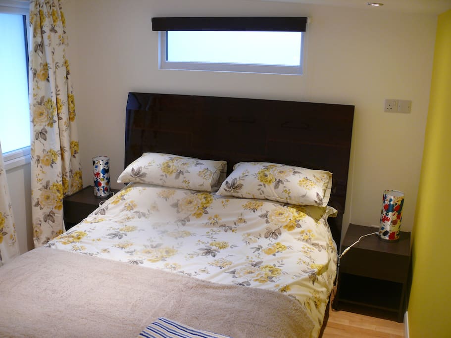 Kingsize bed.