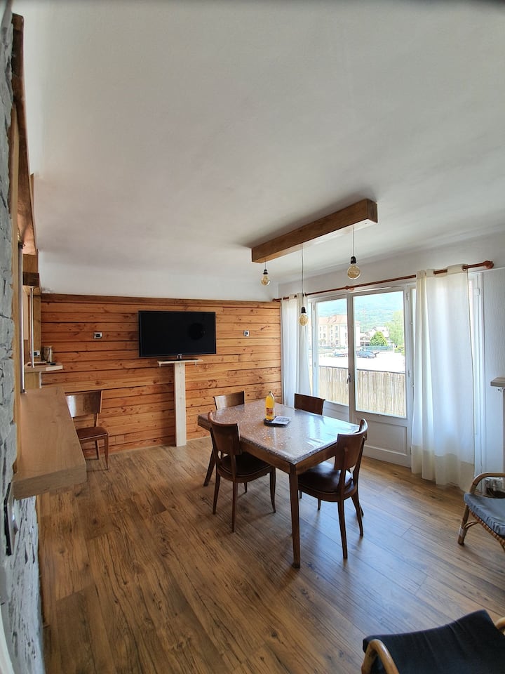 Appartement T4 Lumineux / Entièrement Rénové / Au Cœur Du Centre Ville D’embrun - Embrun