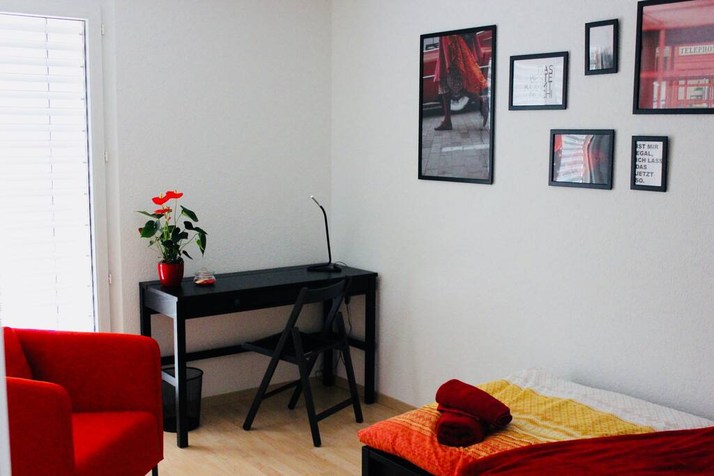 private single room (room red)