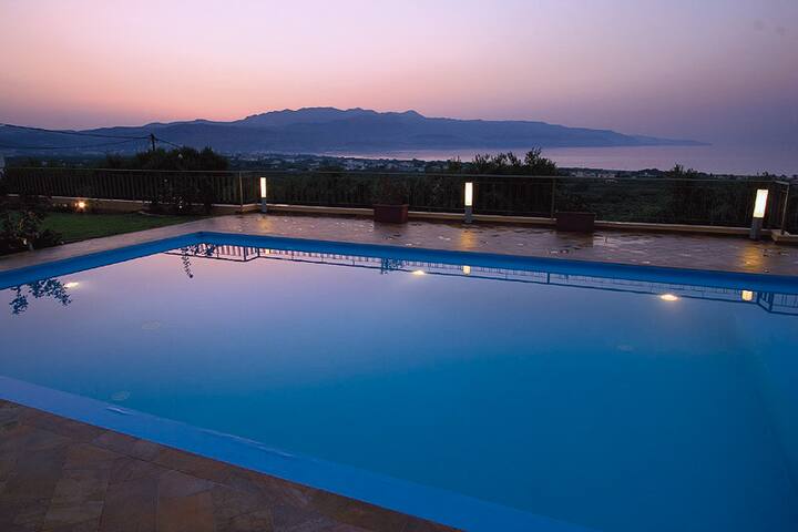 LUXURY 3 BEDROOM VILLA gallery image 3