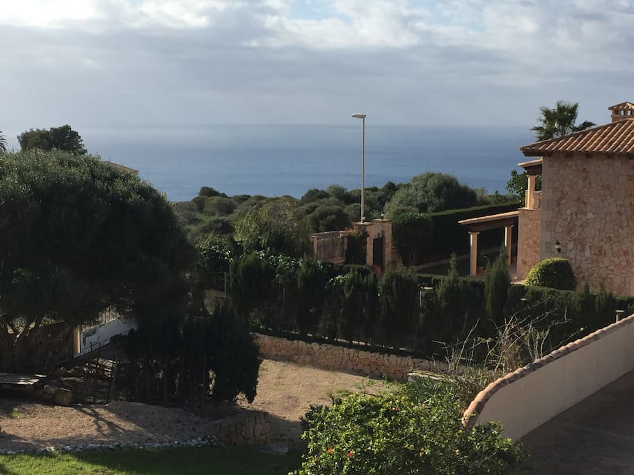 Las vistas al mar son impresionantes desde toda la fachada delantera