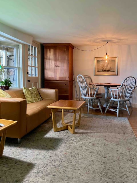 Popular Airbnb listing: Quaint Garden Condo one block off Atlantic Ave in Marblehead