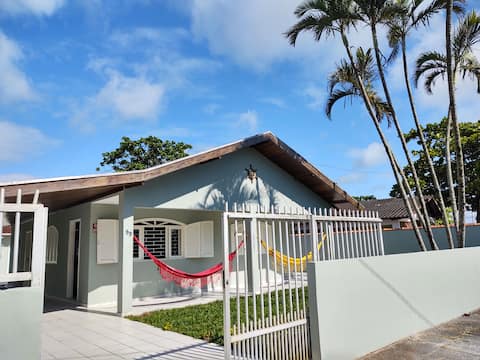 Large house parallel to the sea