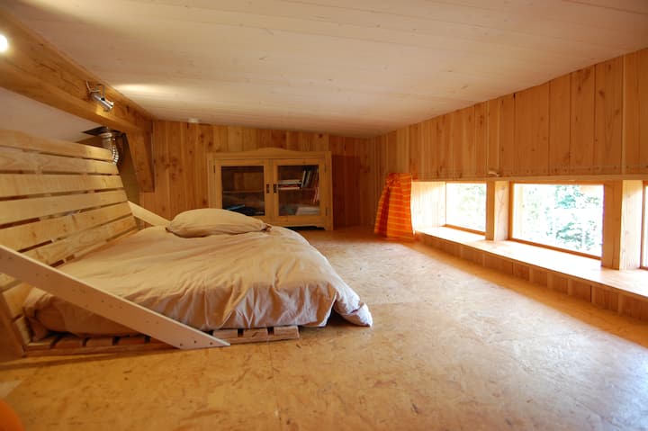 ანტრესოლი დამატებითი საწოლით